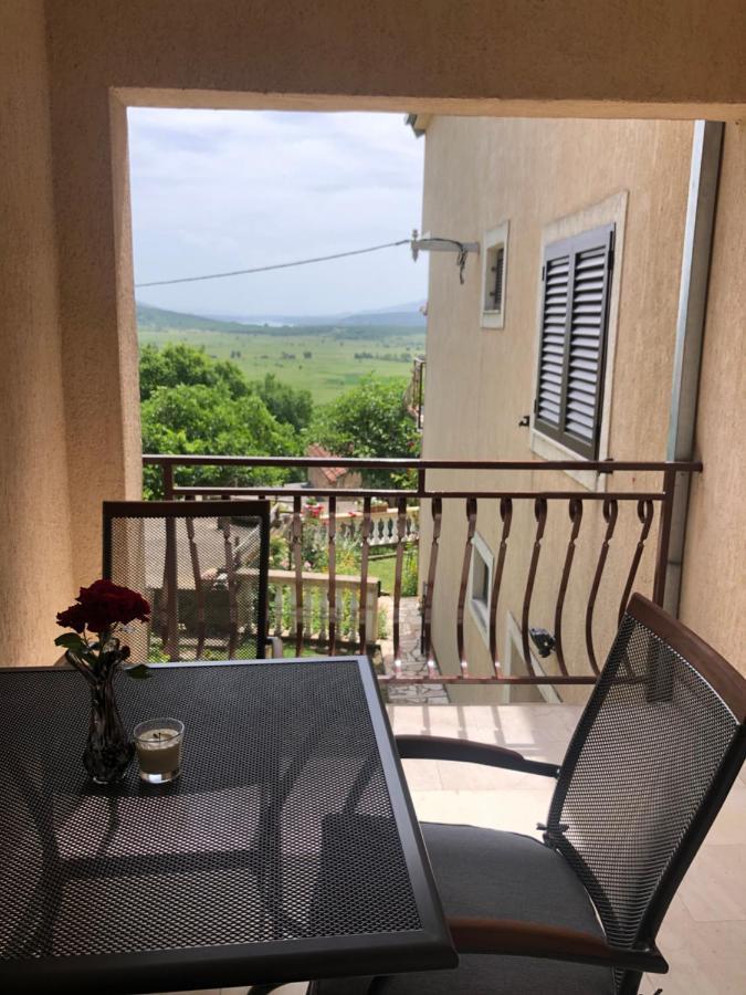 Apartman Ana Vrlika Buitenkant foto