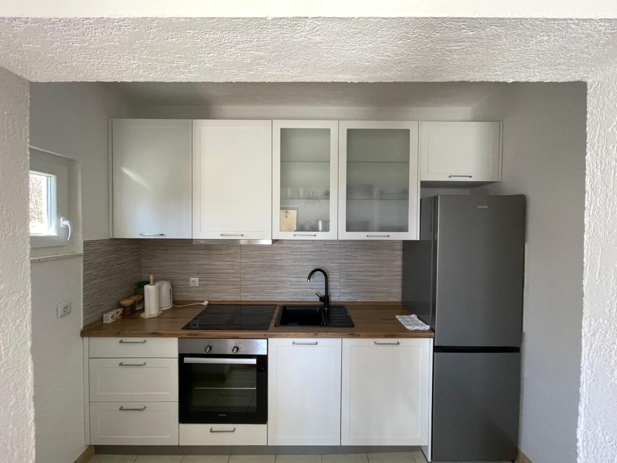 Apartman Ana Vrlika Buitenkant foto