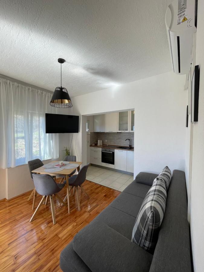 Apartman Ana Vrlika Buitenkant foto