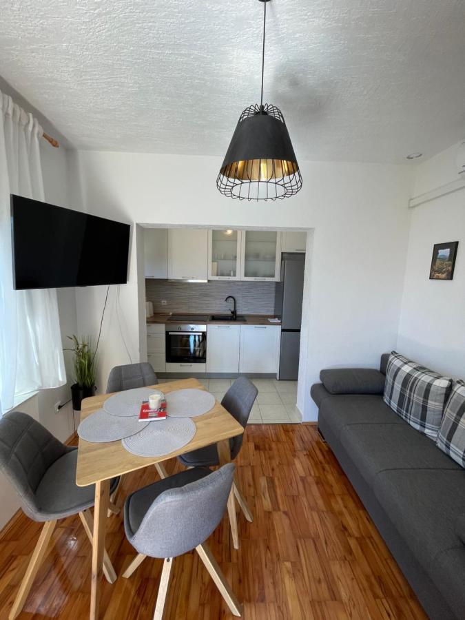 Apartman Ana Vrlika Buitenkant foto