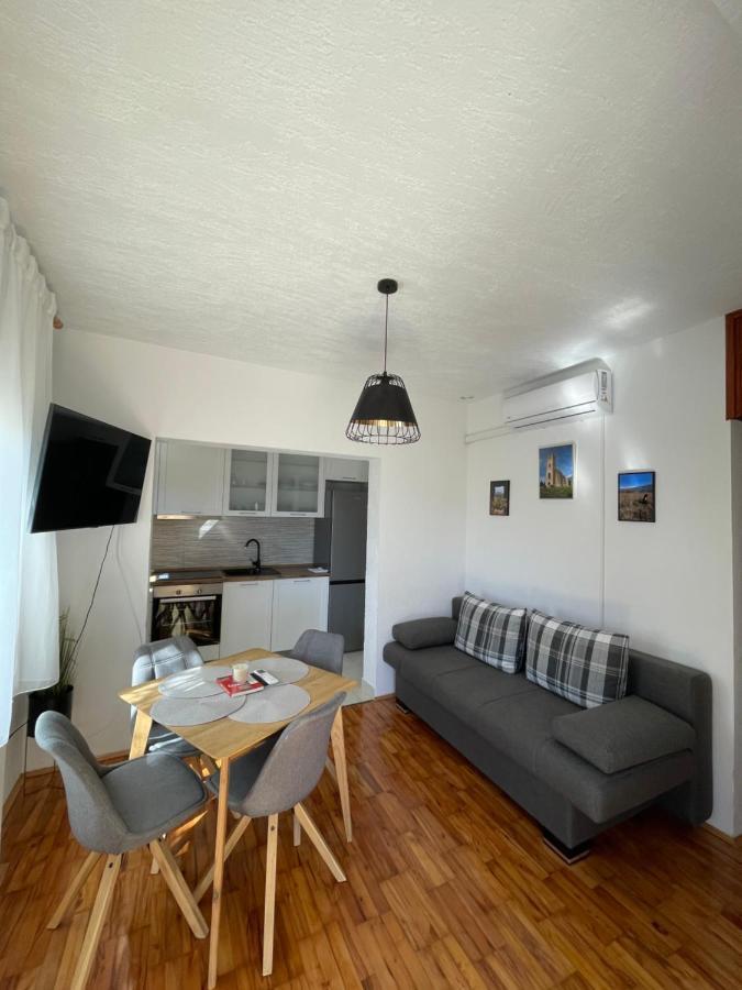 Apartman Ana Vrlika Buitenkant foto
