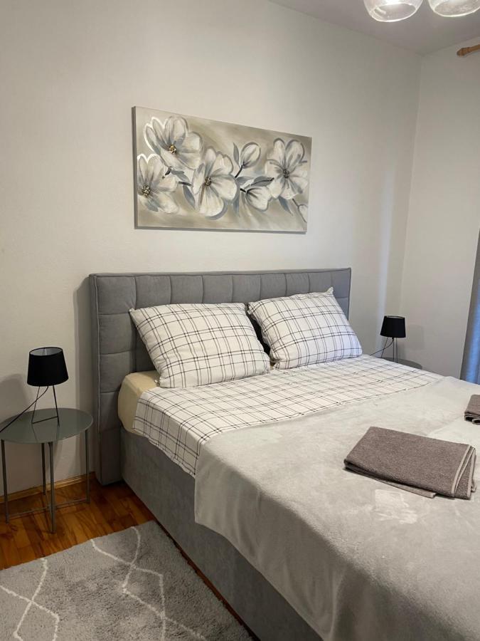Apartman Ana Vrlika Buitenkant foto