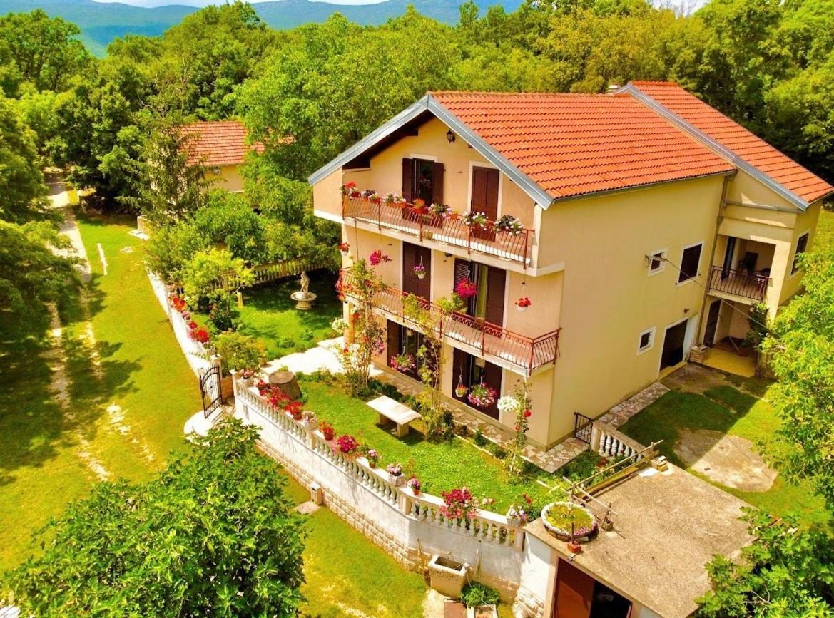 Apartman Ana Vrlika Buitenkant foto